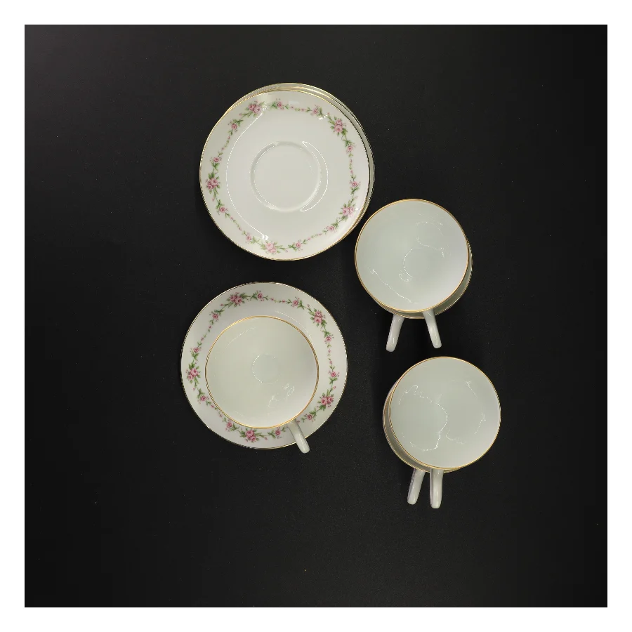 5 porcelænskopper og underkopper med blomstermotiv fra Benedikte (str. Diameter 13 cm kop 7 x 10 cm)