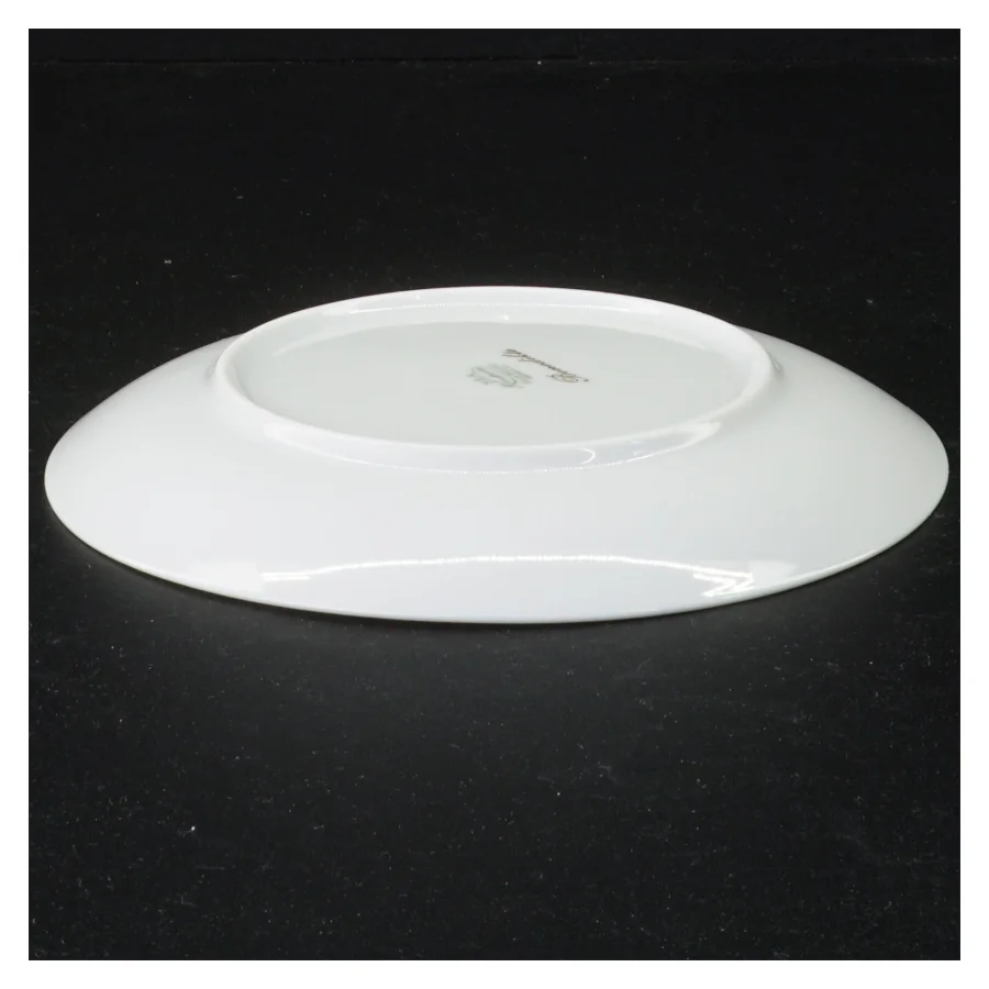 Porcelænstallerkener med blomsterkant fra Benedikte (str. Diameter 17 og en halv cm)