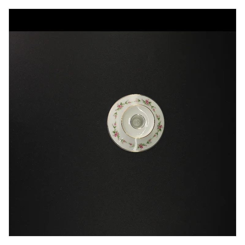 Porcelænslysestage fra Benedikte (str. 6 x 11 cm)