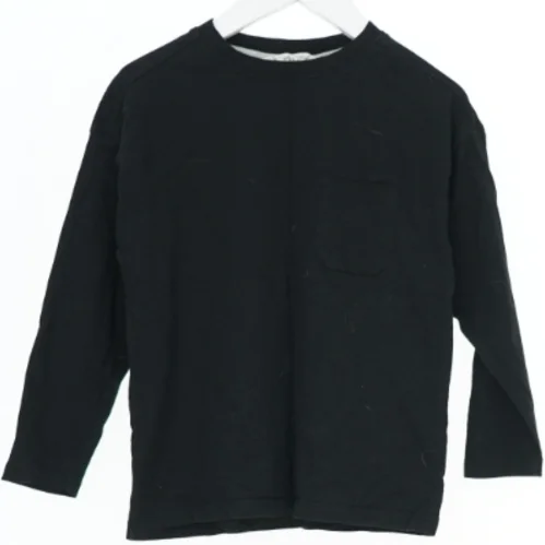 Langærmet sort t-shirt fra Mango (str. 116)