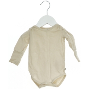 Langærmet body fra Müsli (str. 56)