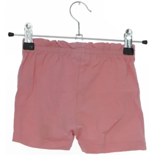 Lyserøde shorts fra Friends (str. 80)