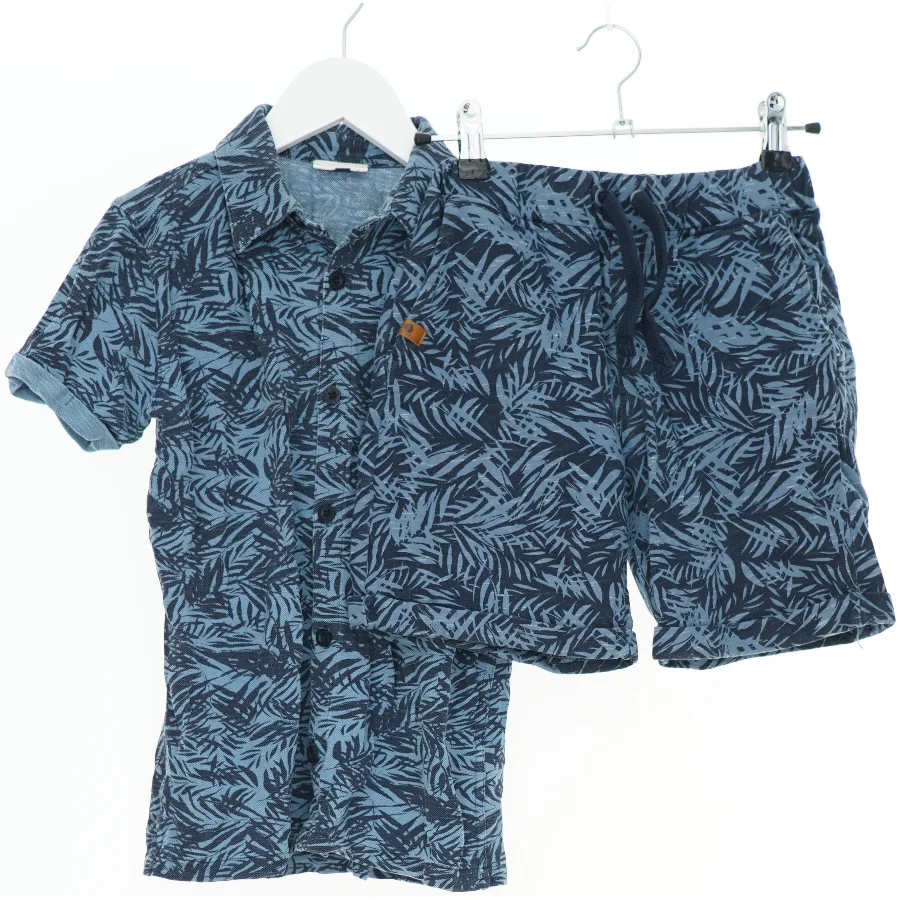 Skjorte og shorts sæt med bladmønster fra Pomp de Lux (str. 140)