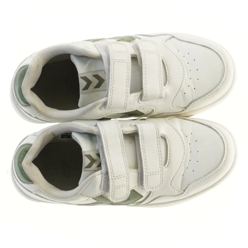 Hvide sneakers med grønne detaljer fra Hummel (str. 33 )