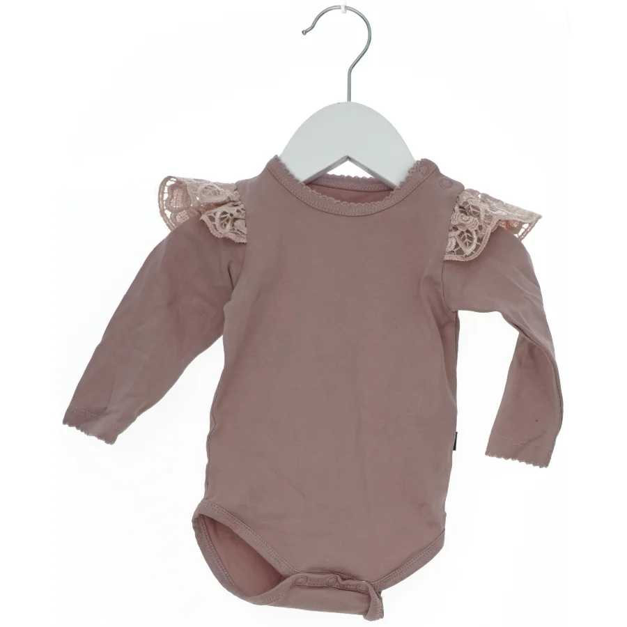 Langærmet rosa body med flæser fra Little Wonders (str. 68)