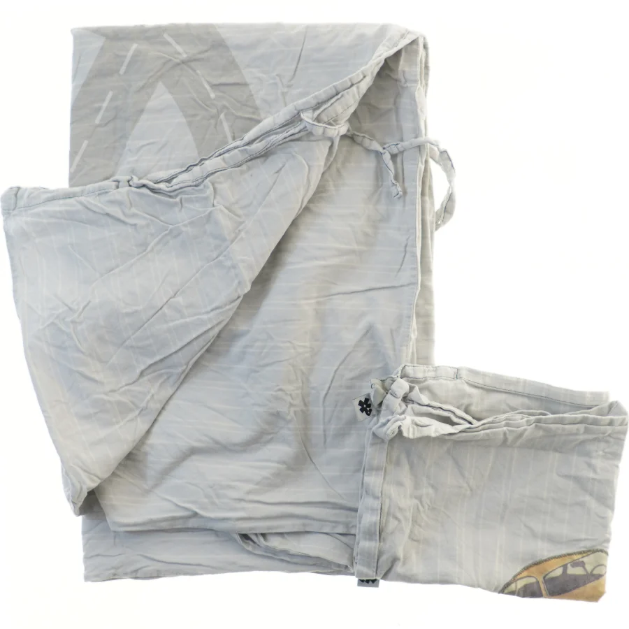 Børnesengetøj med bilmotiv (str. 38x48 & 97x128 cm)