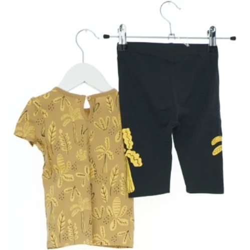 Sæt med t-shirt og 3/4 leggings fra So Cute (str. 86)