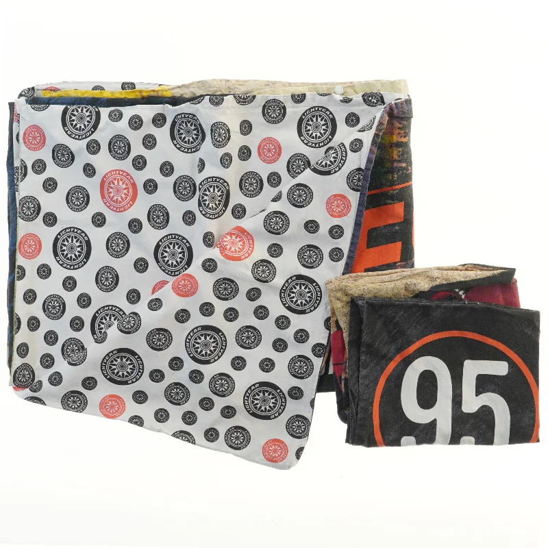 Børnesengetøj med Cars fra Disney (str. 43,5x38 & 93x132 cm)