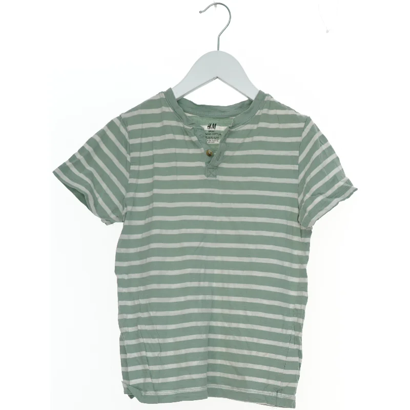 Stribet T-shirt fra H&M (str. 134)
