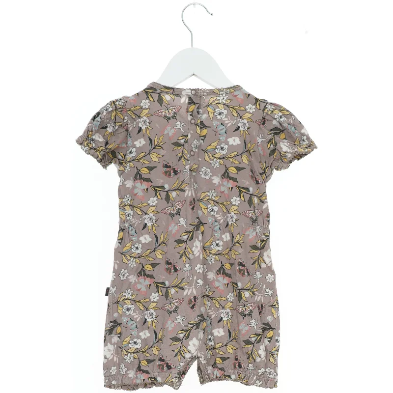 Sommerdragt med blomsterprint fra Little Wonders (str. 92)