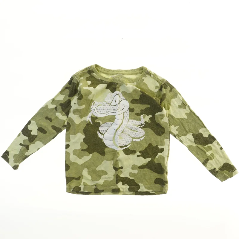 Langærmet camouflagemønstret trøje med slange motiv fra VRS (str. 116)