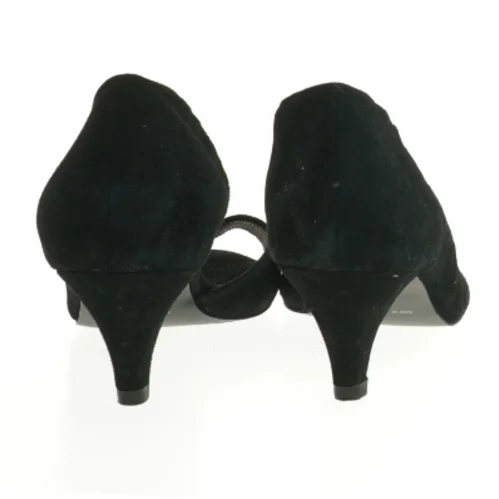 Helt nye stiletter fra Sofie Schnoor (str. 38 )