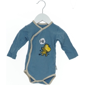 Langærmet slå-om-body fra Gelati (str. 68)