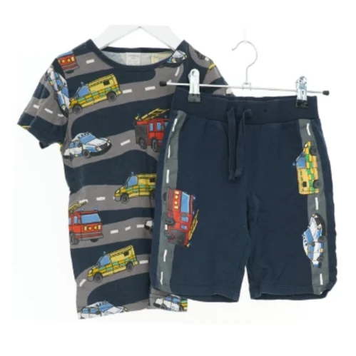 Børnesæt med bilprint fra Lindex (str. 116)