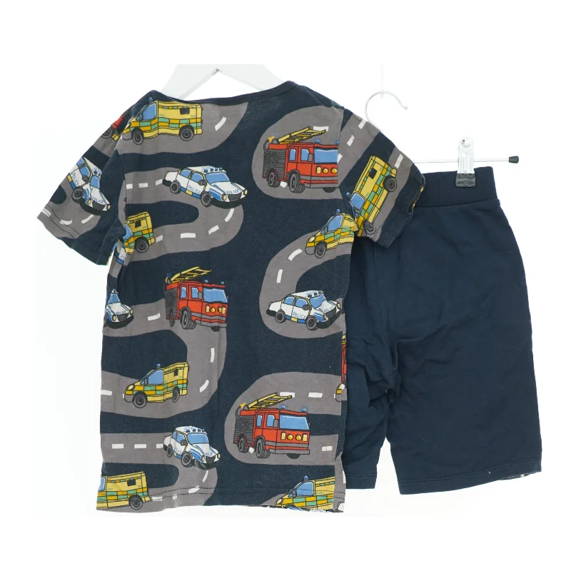 Børnesæt med bilprint fra Lindex (str. 116)