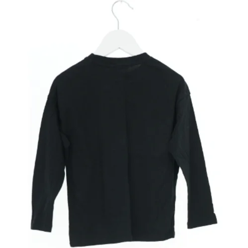 Langærmet sort t-shirt fra Mango (str. 116)