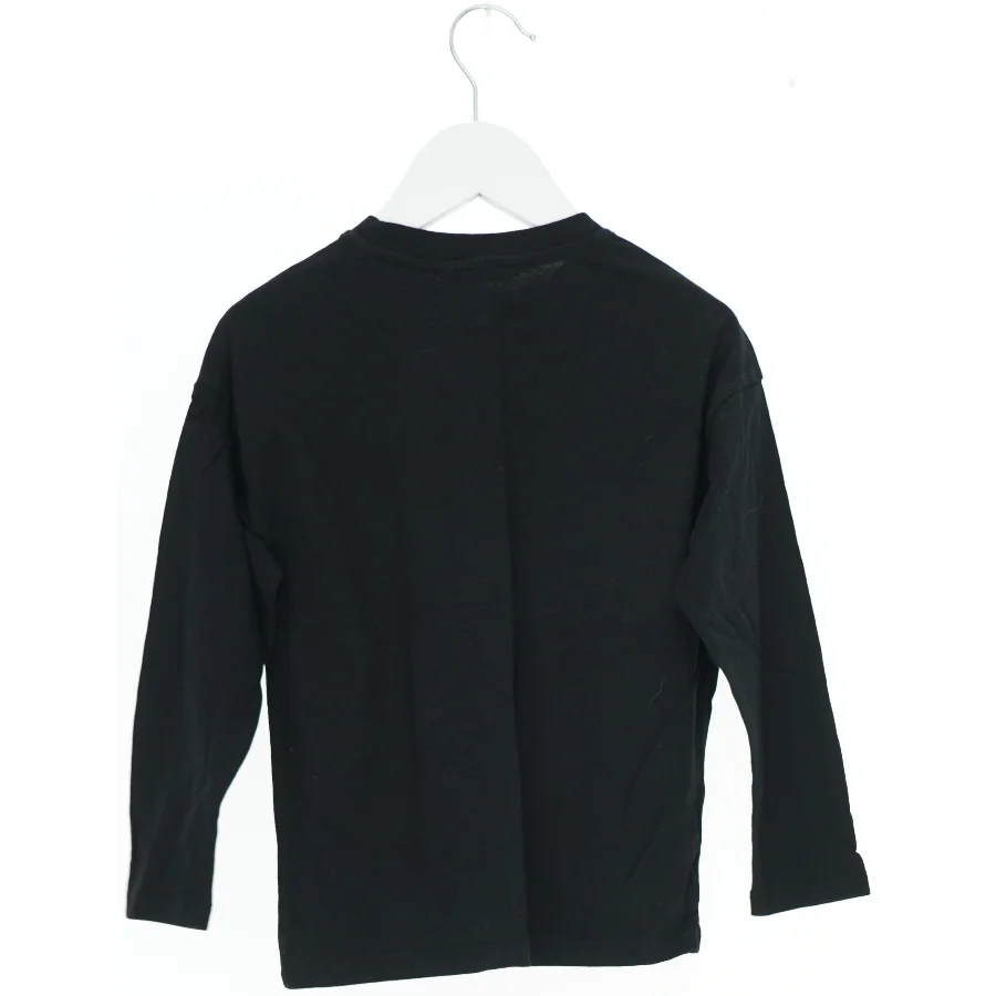 Langærmet sort t-shirt fra Mango (str. 116)