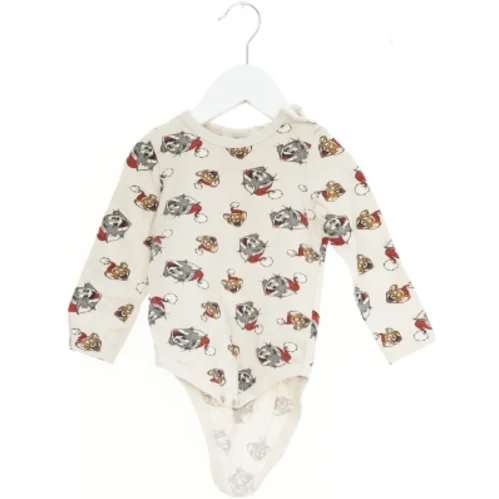 Hvid julebody med Tom & Jerry (str. 86)