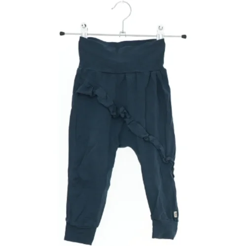 Bukser med flæsedetaljer fra Müsli (str. 80)