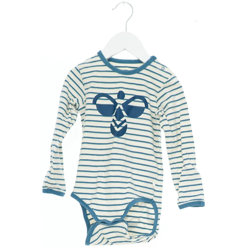 Langærmet body med striber fra Hummel (str. 98)