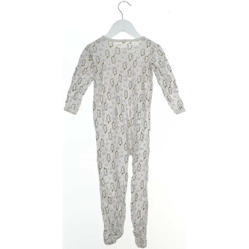 Natdragt med søhestemønster fra Name It (str. 92)