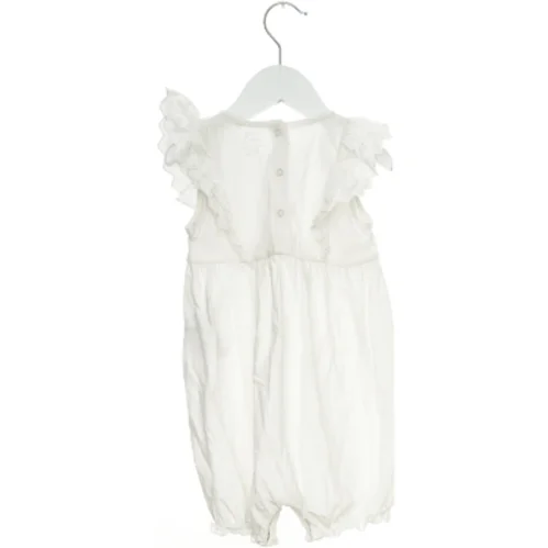 Hvid sommerdragt fra Next (str. 92)