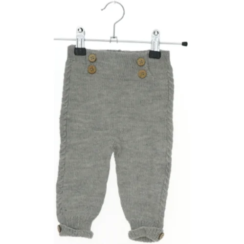 Strikkede bukser til baby (str. 68)