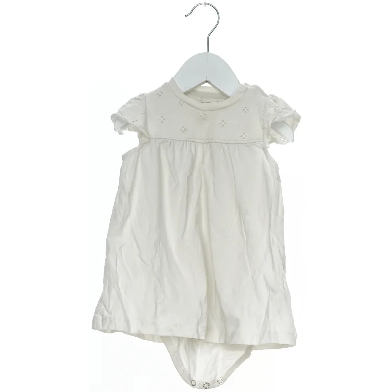 Hvid sommerkjole fra Name It (str. 74)