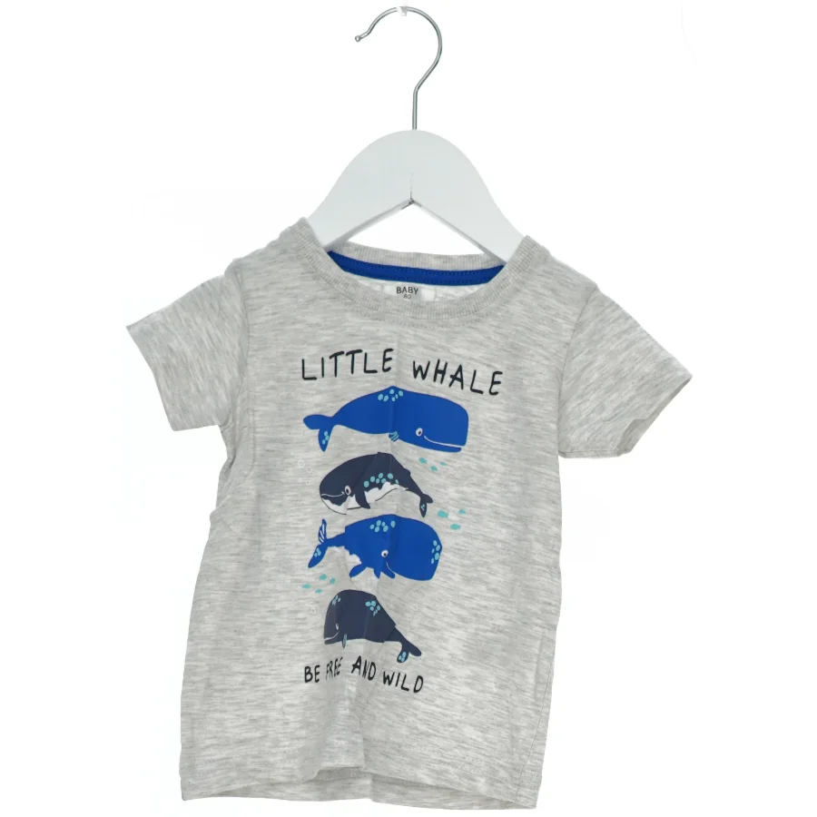 T-shirt med hval-motiv (str. 80)