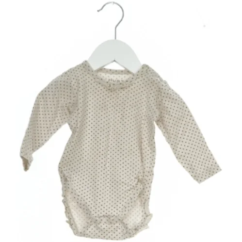 Langærmet body fra Hust & Claire (str. 68)