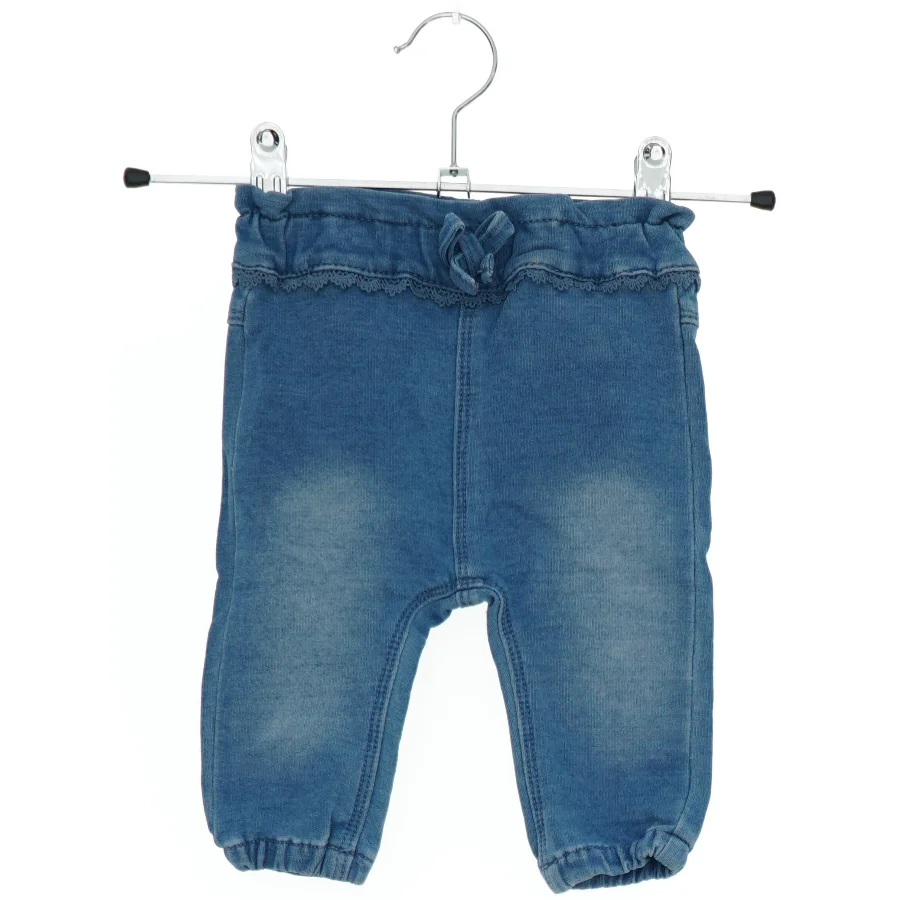 Bukser i denimlook fra Name It (str. 56)