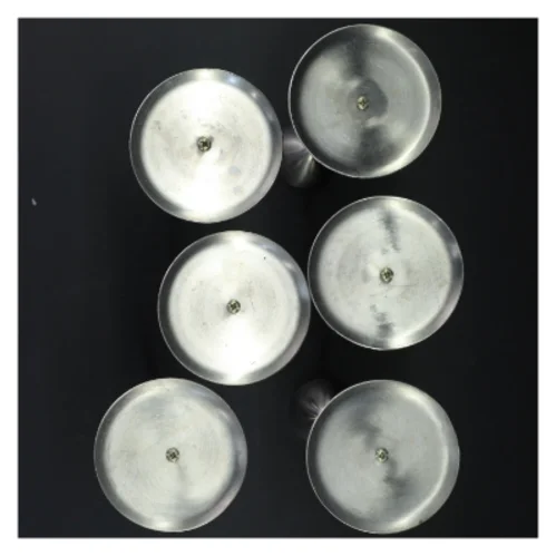 Sølvfarvede lysestager (str. H 22 cm)