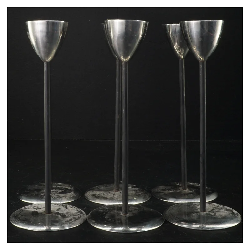 Sølvfarvede lysestager (str. H 22 cm)