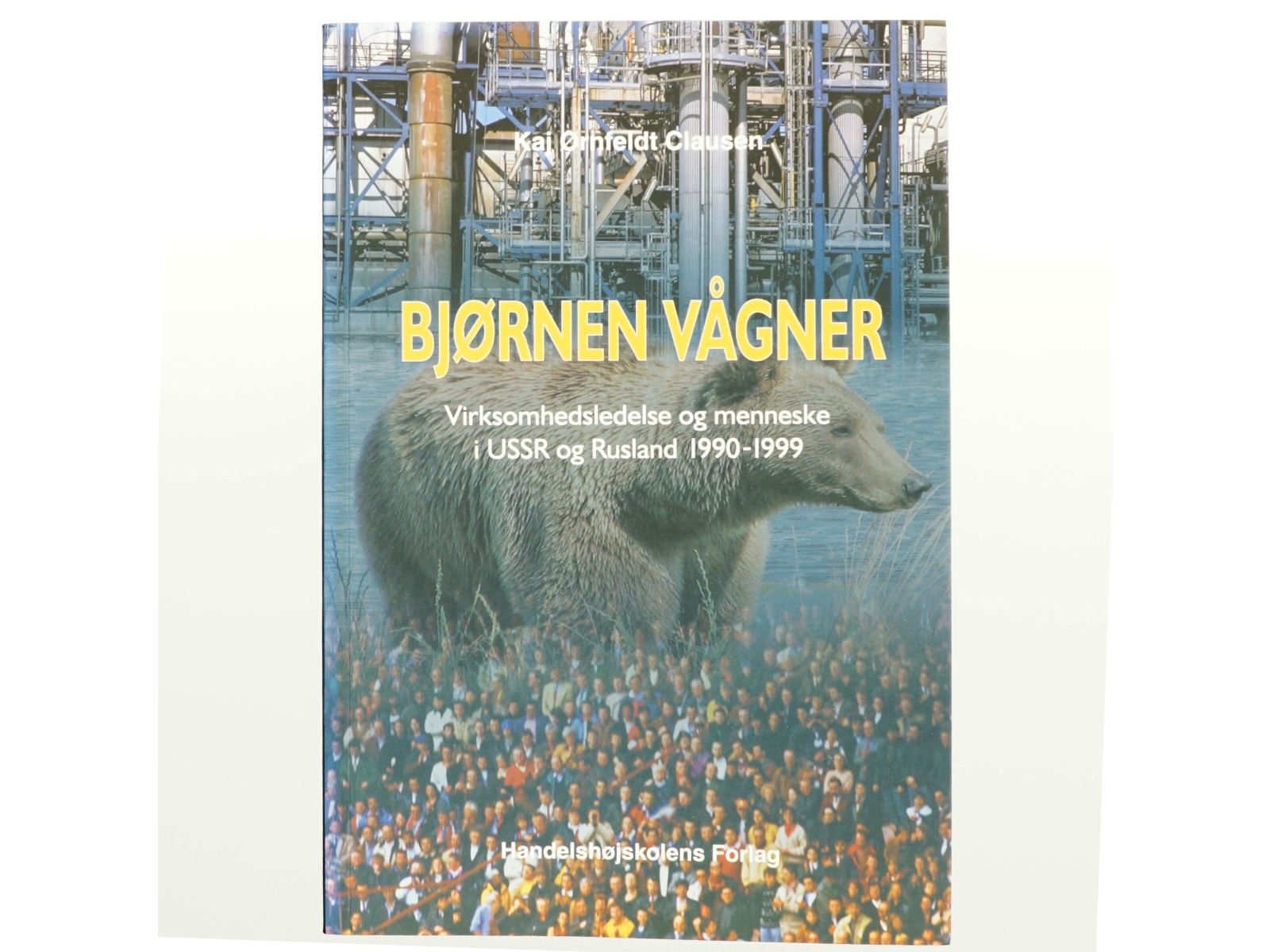 Bjørnen vågner : virksomhedsledelse og mennesker i USSR og Rusland 1990-1999 af Kaj Ørnfeldt Clausen (Bog)