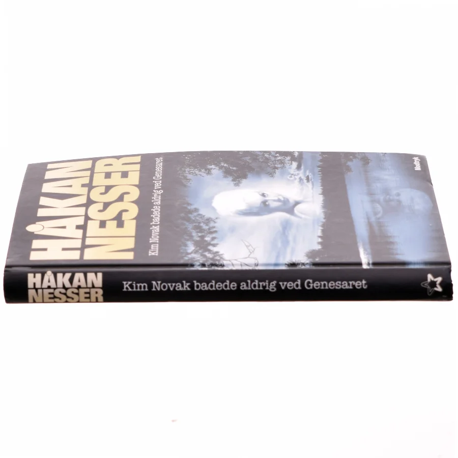 Kim Novak badede aldrig ved Genesaret af Håkan Nesser (Bog)