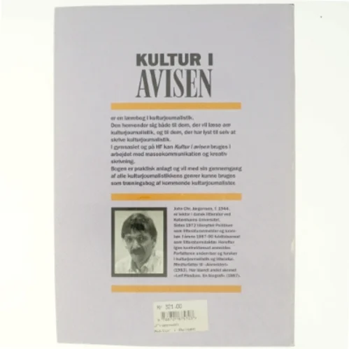 Kultur i avisen : en grundbog i kulturjournalistik af John Chr. Jørgensen (f. 1944) (Bog)