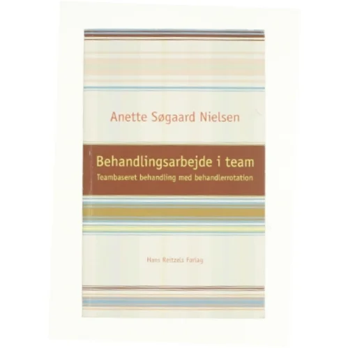 Behandlingsarbejde i team : teambaseret behandling med behandlerrotation af Anette Søgaard Nielsen (Bog)