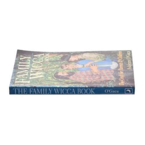 The Family Wicca Book : the Craft for Parents and Children af Ashleen O'Gaea (Bog)