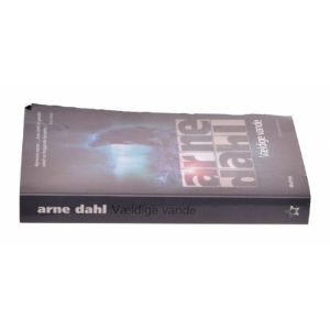 Vældige vande af Arne Dahl (f. 1963) (Bog)