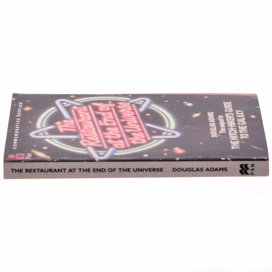 The restaurant at the end of the Universe af Douglas Adams (Bog)