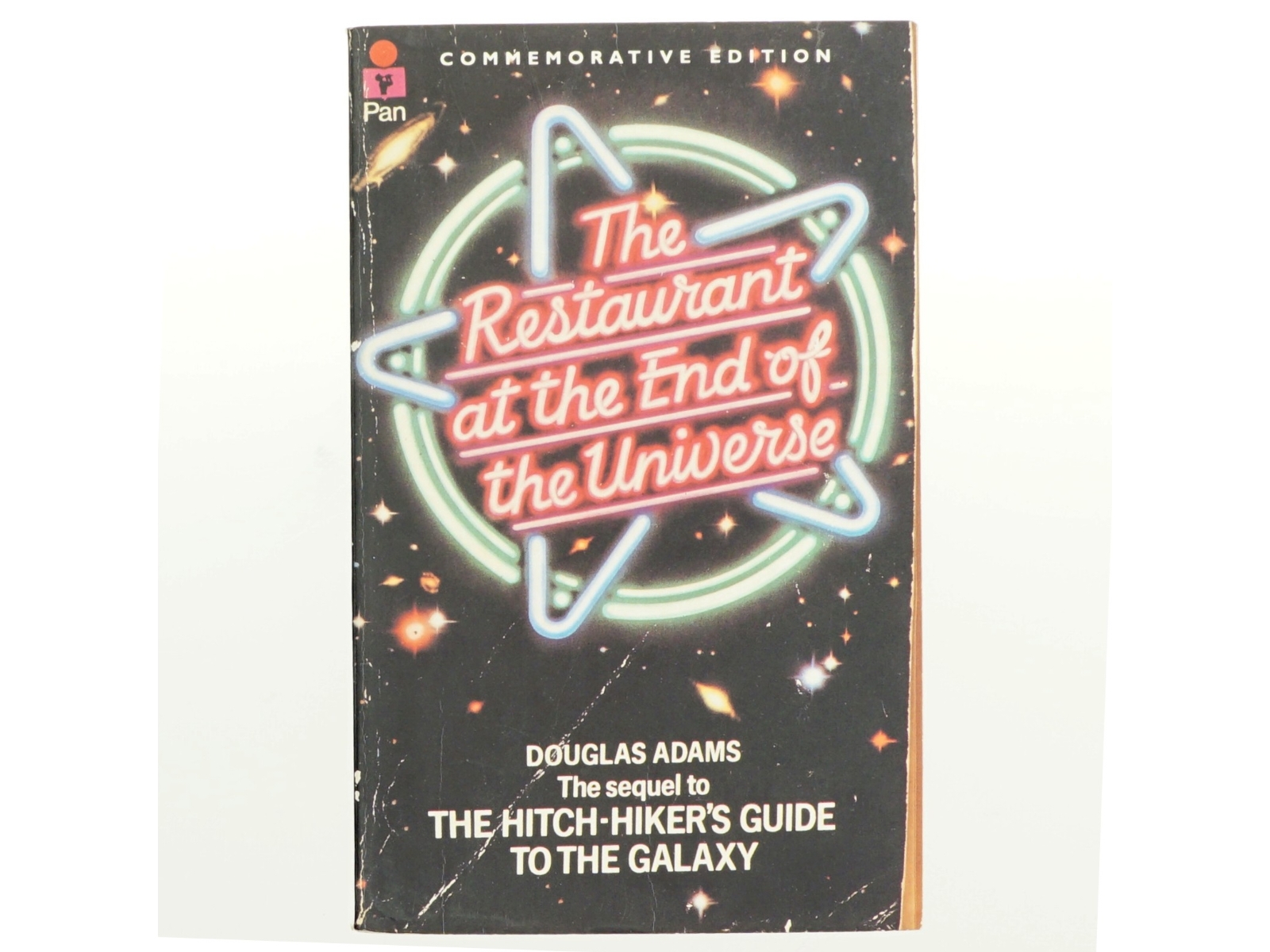 The restaurant at the end of the Universe af Douglas Adams (Bog)