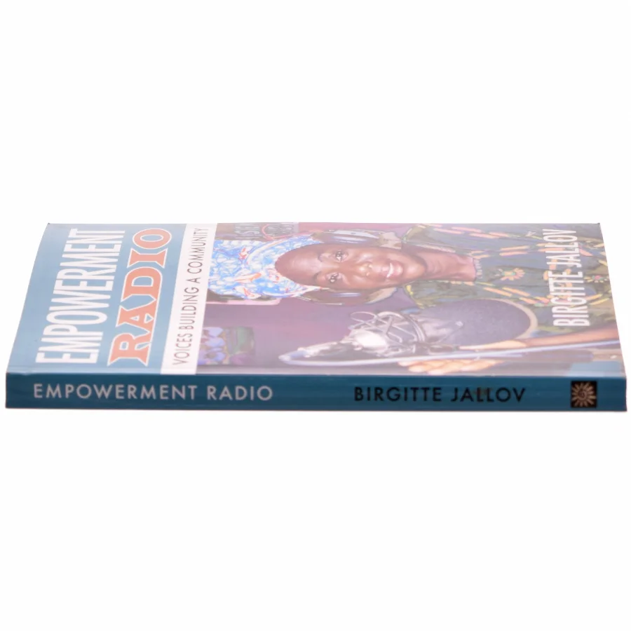 Empowerment radio : voices building a community (Bog)