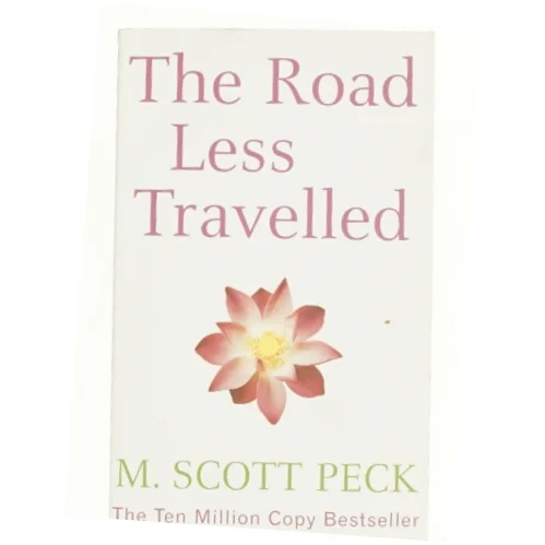 The road less travelled : a new psychology of love, traditional values and spiritual growth af M. Scott Peck (f.1936) (Bog)