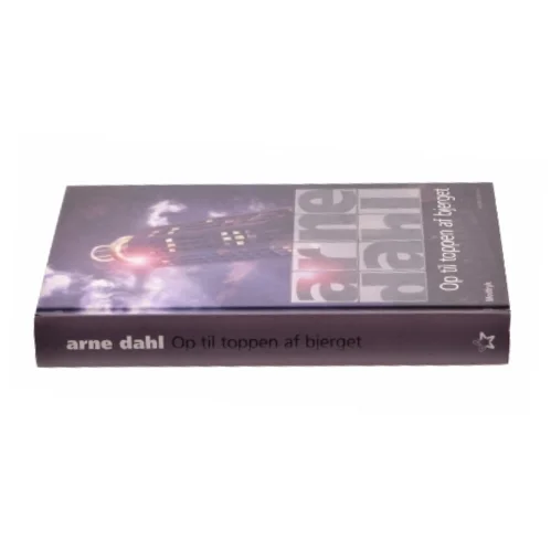 Op til toppen af bjerget af Arne Dahl (f. 1963) (Bog)
