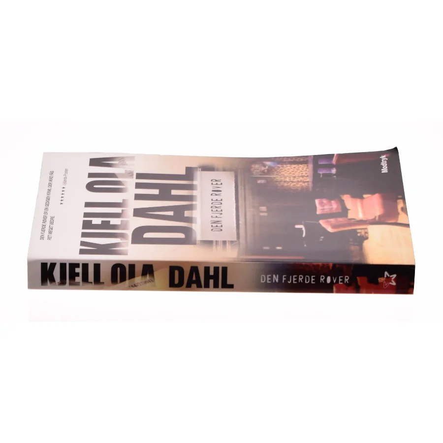 Den fjerde røver af Kjell Ola Dahl (Bog)