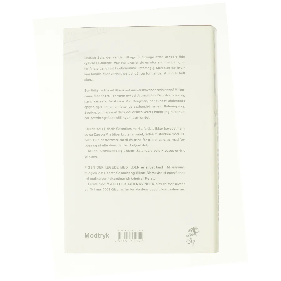 Pigen Der Legede Med Ilden af Larsson, Stieg (Bog)