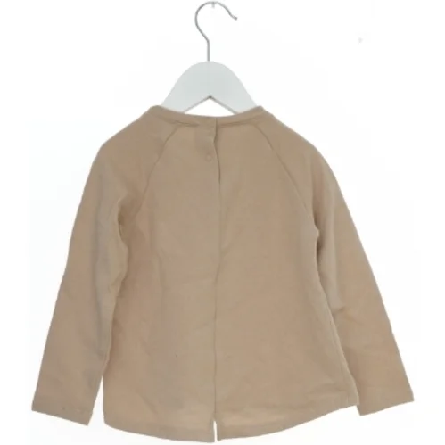 Langærmet bluse med gyldent tryk fra Pomp de Lux (str. 98)