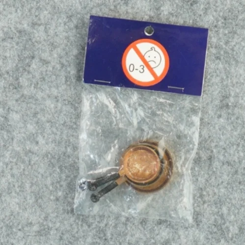 Miniature kobber stegepande med ophæng, dukkehus udstyr fra Vega (str. 5,5x3 cm)