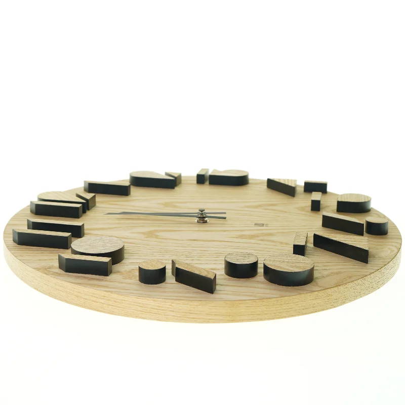 Væg ur fra Umbra (str. 40 cm)