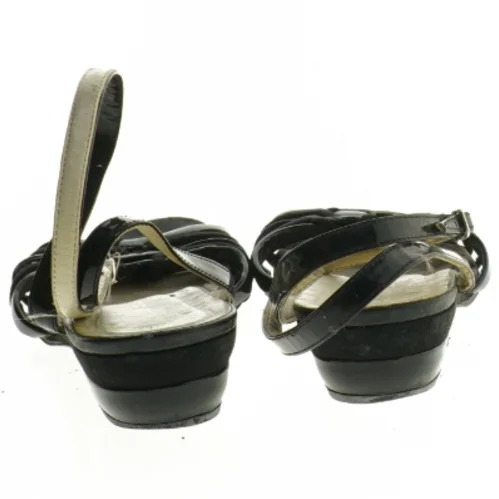 Brugte sorte sandaler fra Enzo Di Liena (str. 5,5)